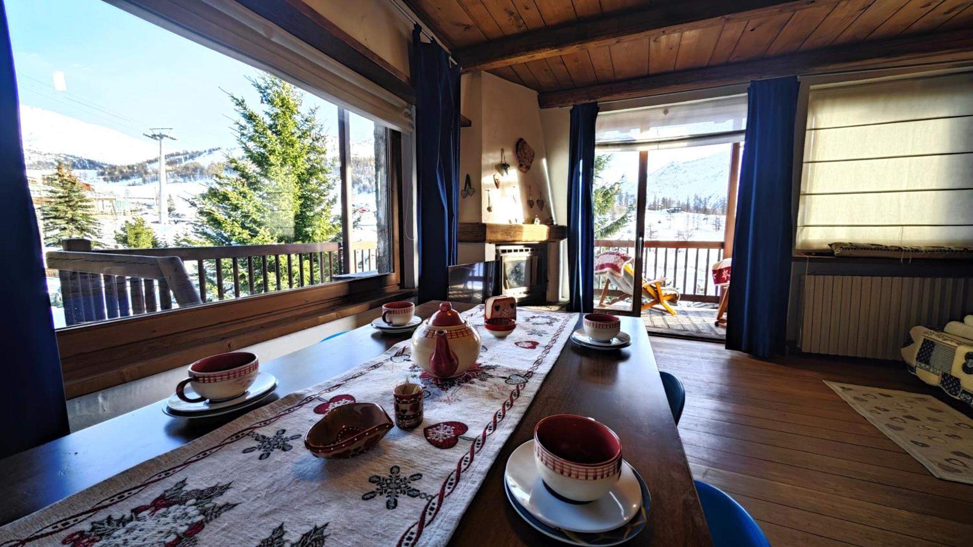 Hostdomus - Imperial Chalet Villa Sestriere Exterior photo
