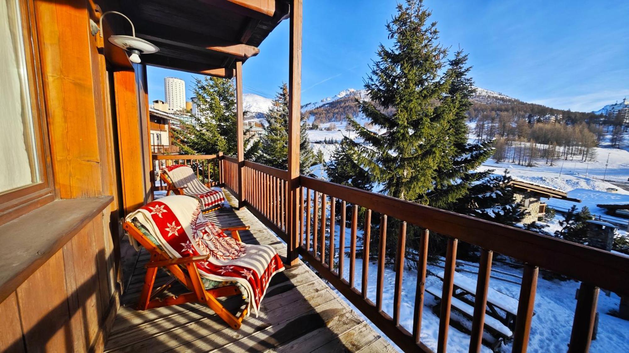 Hostdomus - Imperial Chalet Villa Sestriere Exterior photo