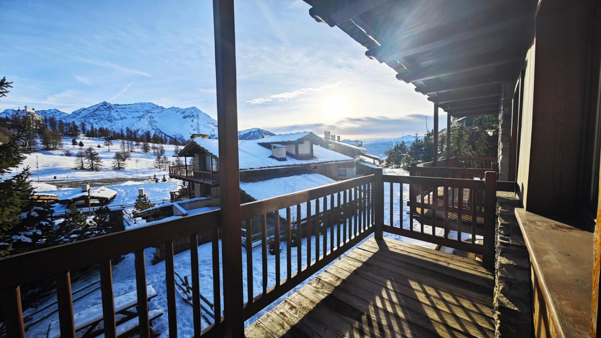 Hostdomus - Imperial Chalet Villa Sestriere Exterior photo