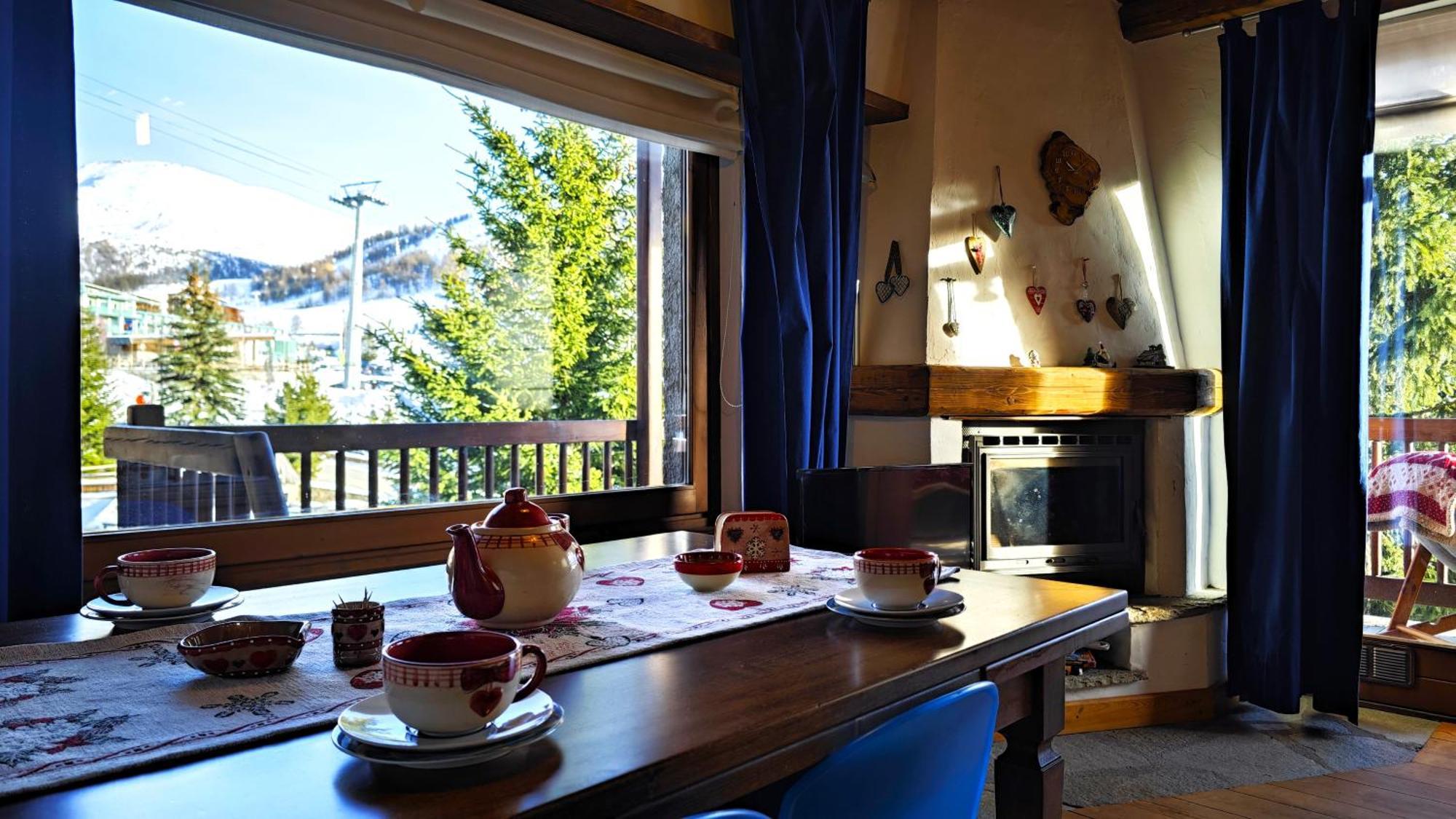 Hostdomus - Imperial Chalet Villa Sestriere Exterior photo