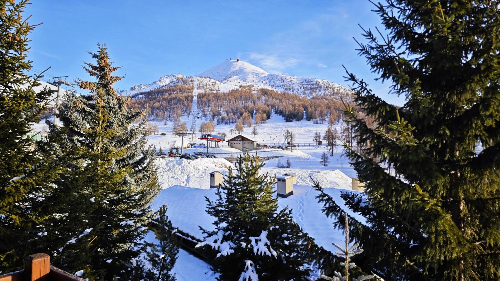 Hostdomus - Imperial Chalet Villa Sestriere Exterior photo